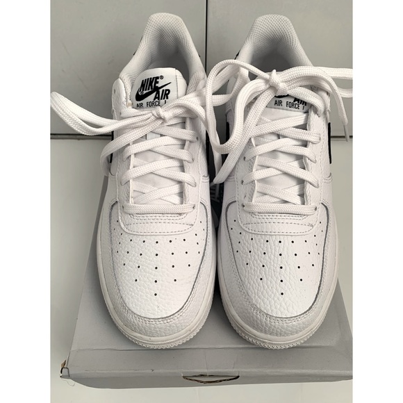 Boys Air Force 1’s (GS) - Picture 4 of 6